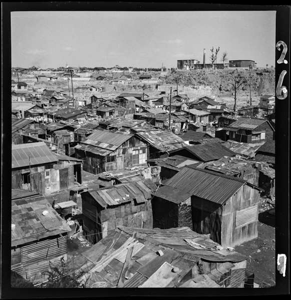 四谷トンネル入口近くから見た若葉町、須賀町、四谷三丁目方面