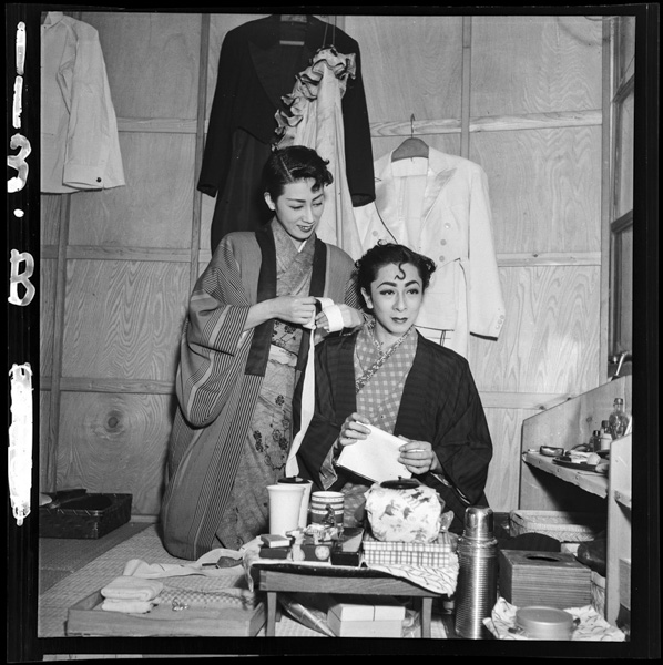 宝塚・小夜福子と佐保美代子、松竹レビュー川路龍子