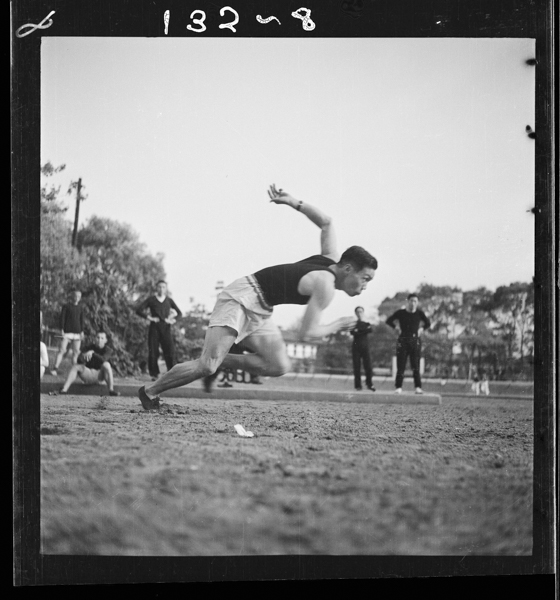 「報道写真の青春時代 名取洋之助と仲間たち」掲載 00008-00123-0012