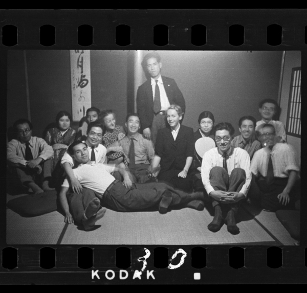 Shouwa14nenmatsunokokusaihoudoukougeishanobounenkaide。chuuouushironitatteirunogafujimotoshihachi。temaedeyokoninatteirunohakamekurayuusaku。