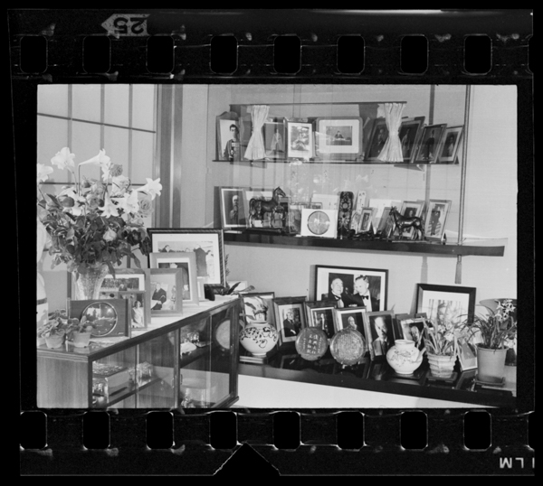 Nikaiousetsumanokazaridana heikawohajimekouzoku meijinogenkun gaikokumotoshushounadonoshashingamieru