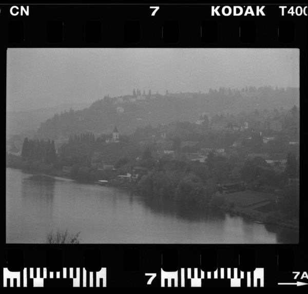 夕暮れのヴルタヴァ河畔