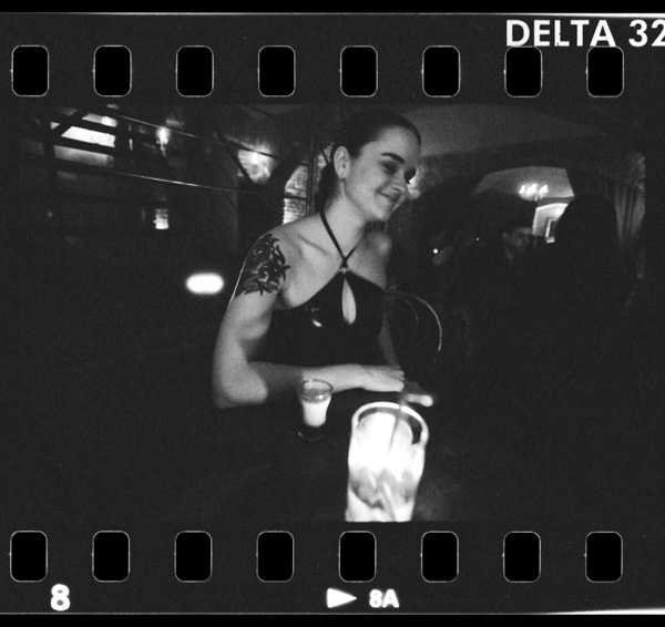 クラブのウエイトレス