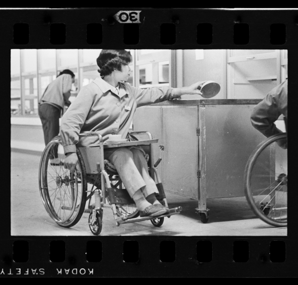 Shintaishougaishanorihabiritēshonshisetsutaiyounoienimiruningendougukei