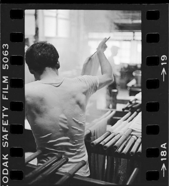 「写真集 西陣 美を織る暮らし」掲載 00021-02928-0018