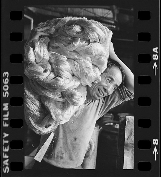 「写真集 西陣 美を織る暮らし」掲載 00021-02931-0007