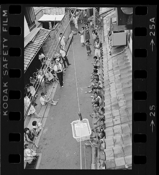 「写真集 西陣 美を織る暮らし」掲載 00021-02971-0024