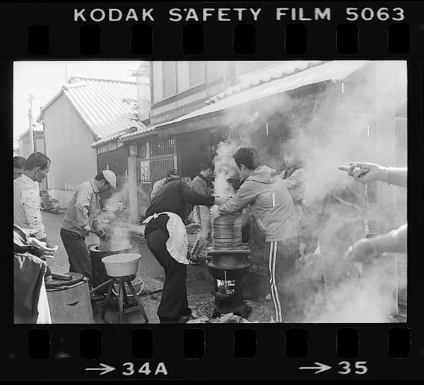 「写真集 西陣 美を織る暮らし」掲載 00021-02983-0034