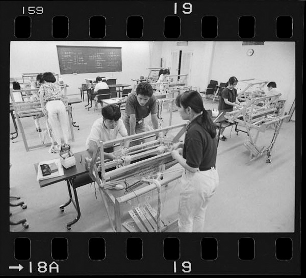 「写真集 西陣 美を織る暮らし」掲載 00021-03042-0018