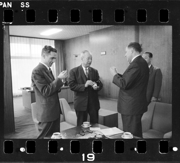 Conductor of Israel Philharmonic Orchestra visits Mayor Nakarai