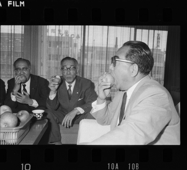 「横浜・あのころ 飛鳥田市長」掲載 00026-00601-0013