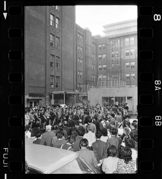 「横浜・あのころ 飛鳥田市長」掲載 00026-00604-0013