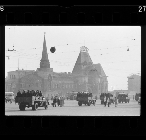 朝のカザン駅前