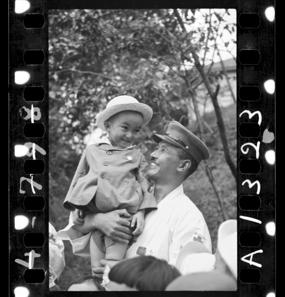 「写真週報第33号」掲載 00045-00041-0002