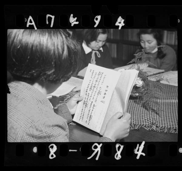 日本に生活を學ぶ支那の少女たち