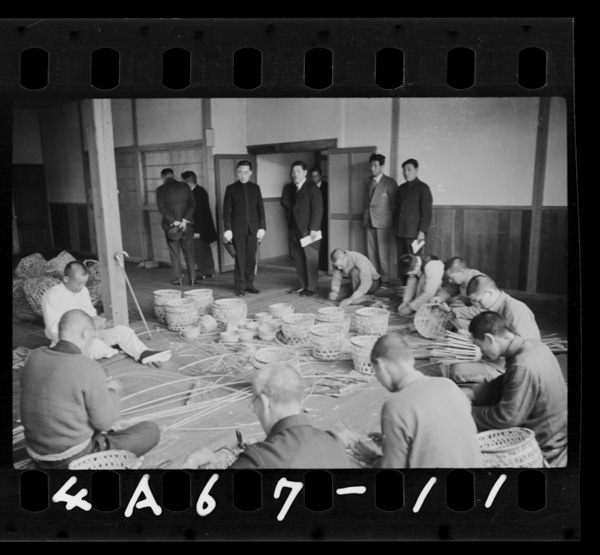 皇恩津々浦々に洽し 侍従を全国に御差遣あらせらる