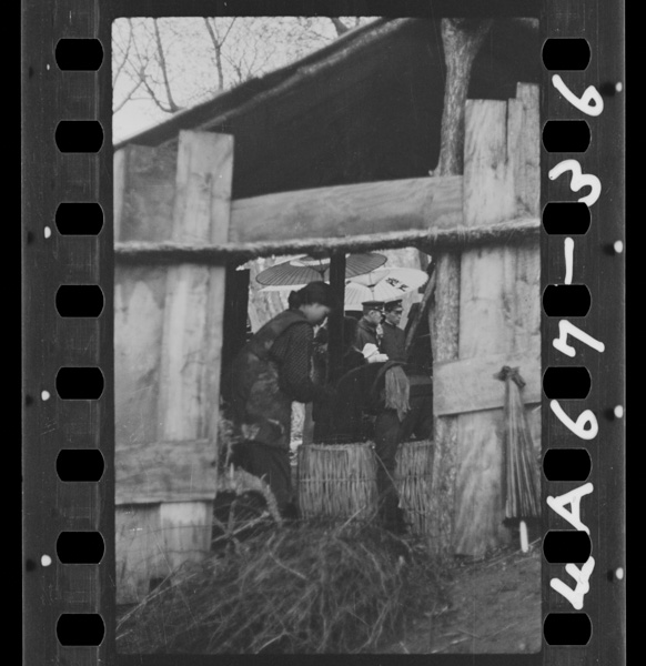 皇恩津々浦々に洽し 侍従を全国に御差遣あらせらる