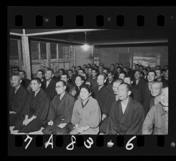 Shashinshuuhoumurayakubawotazuneru