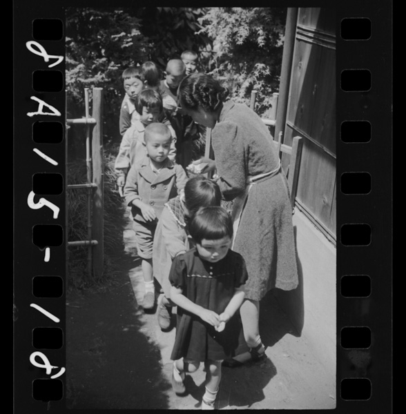 隣組に一人は作りませう 子供たちの保育責任者