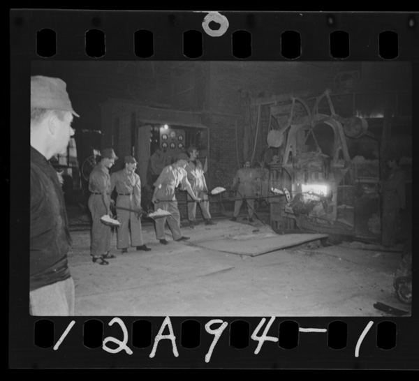 われらも力の限りイタリア人製鉄所に敢闘