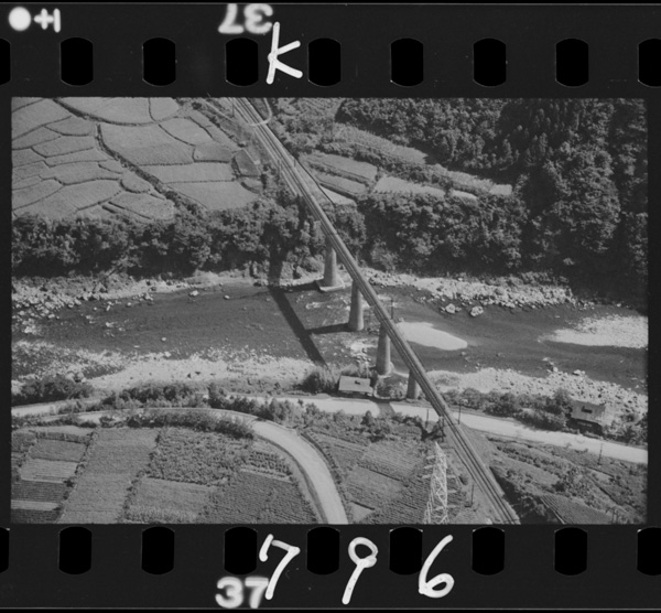 沼田市南方戸鹿野,利根川を渡る上越線鉄橋(沼田)