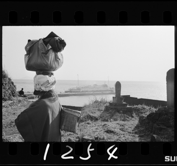 Motomachinoruninbokara iwanamishashinbunko 160 izunoooshima (hyoushi urabyoushi)