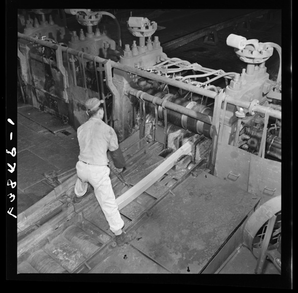 圧延機を三回往復する