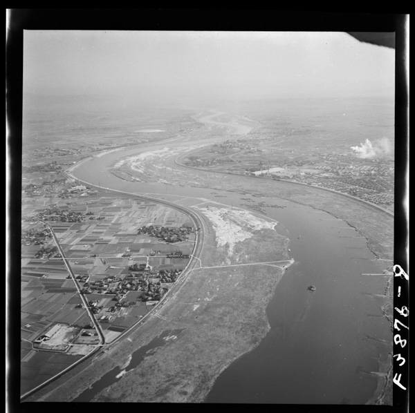 Oosakaheiyawonagareruyodogawa.moriguchishifukinkarajouryuuwomiru