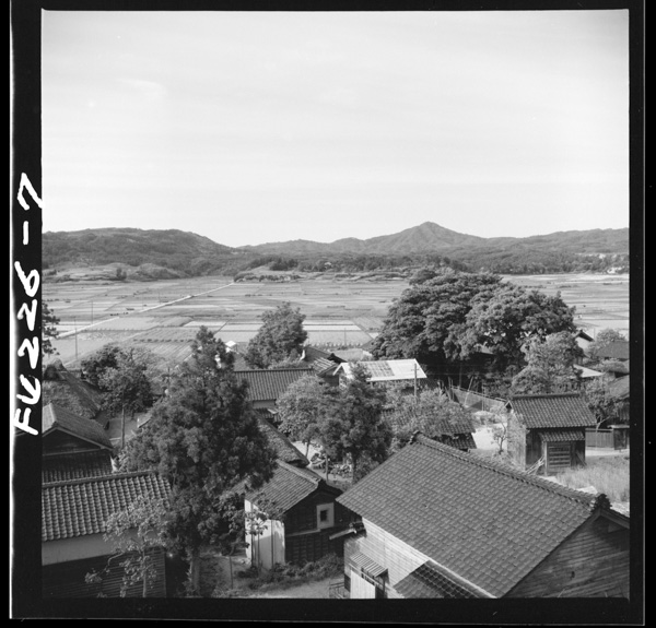 1 sangakushinkoudeagameraretatakatsumeyamawonozomu,konobonchihakatsutefujiwarabunkanochuushinchitoshitesakaeta