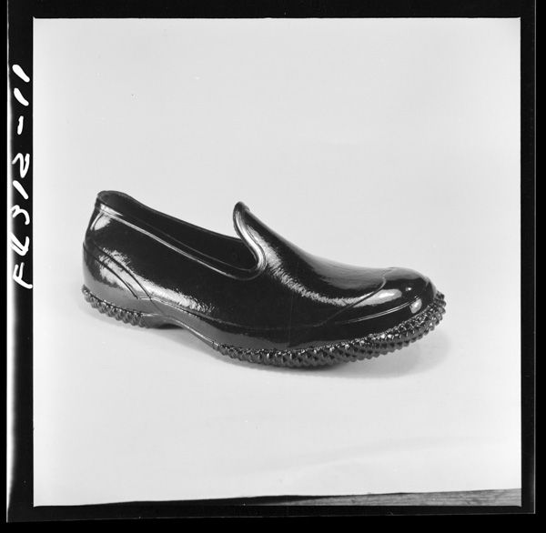 Kankokunokutsu 13 ōbāshūzu.otokoyou,kutsunoueni,sonomamahaku