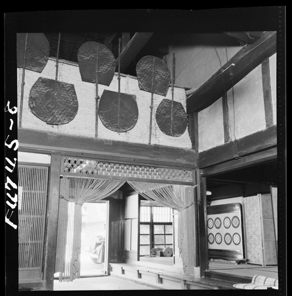 Shinjinokyuuhonjin 6 7 8 haimaryokanninatteiruga,genkandomanifuruihikeshidougugaoitearu