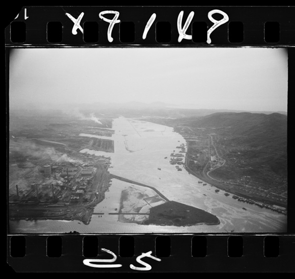 Tobatashinojoukuukaramitadoukaiwan.hokugan(migi)gawakamatsushi,nangan(hidari)gayawatashi