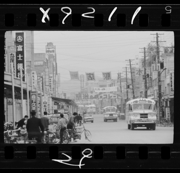 Taikago,ekimaenoshoutengaihamoderuboukakenchikugaitonatta