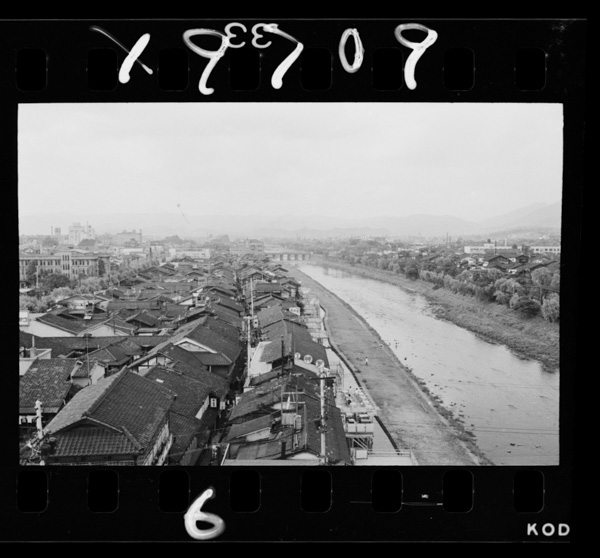 Shijoukarakamogawajouryuuwomiru.hidarihapontochou