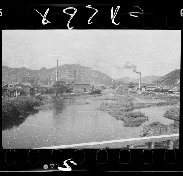 織物工場の多い西脇市.川は加古川