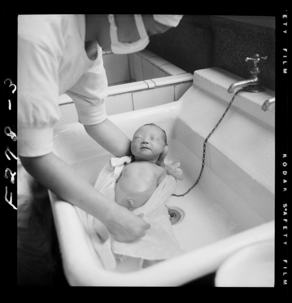 Umaretabakarinoakachan ubuyu