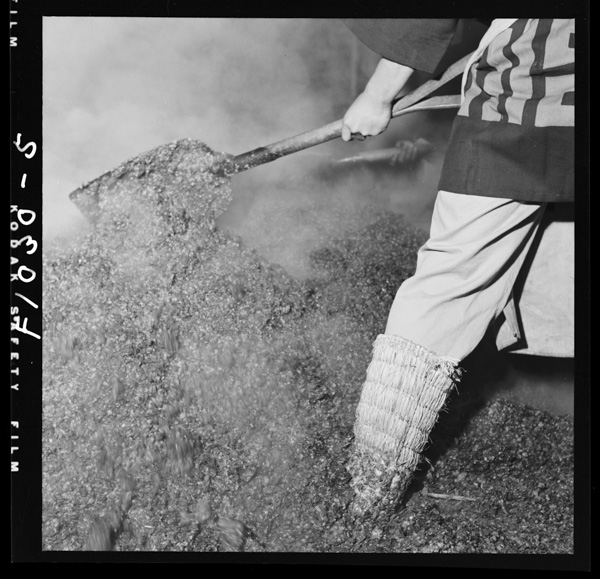 約2時間水につけておき,蒸気でむす