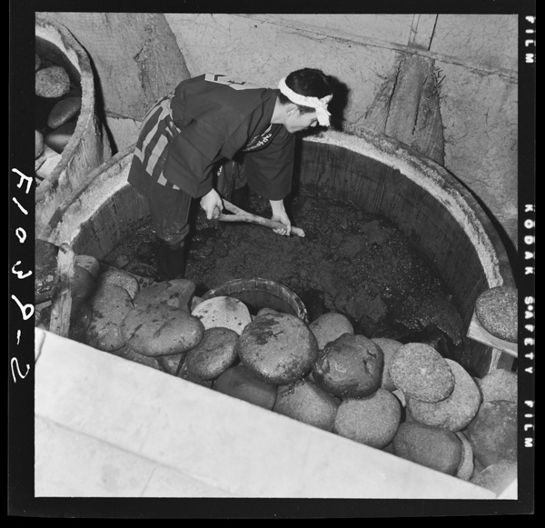 Tarunouekaraha,tamarimisogatoridasareru