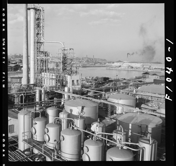 「岩波写真文庫 57 石油」掲載 00069-03399-0001