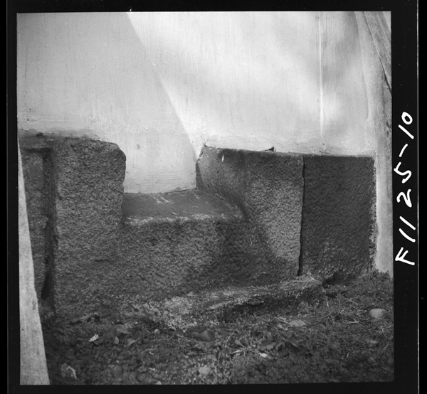 本丸あと 4 北桔橋門に残る銃眼のあと