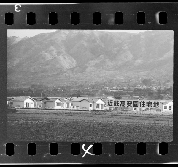 Ikomasanrokunimooosakahetsuukinsuruhitonoiegafueta.yaoshitakayasu