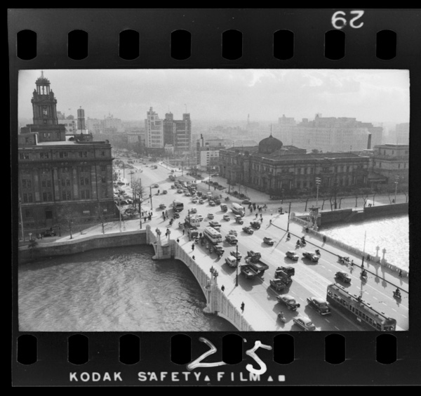 Ooehashinotamoto,nichiginshiten(migi)tooosakashiyakusho