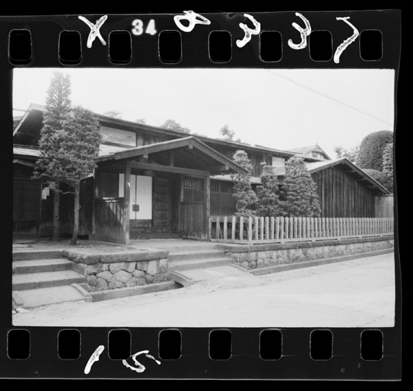 Yoshidashouingaotozuretakotomoarutoiufuruibukeyashiki