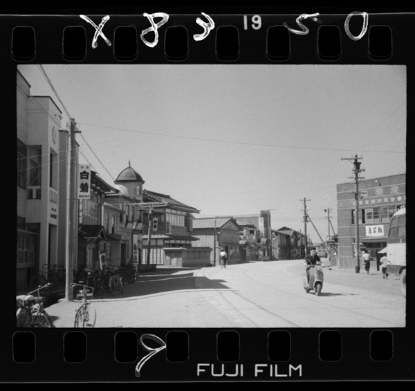 Ajigasawanochuushingai.kyuuhanjidaihaaomoritonarabuminatomachideatta