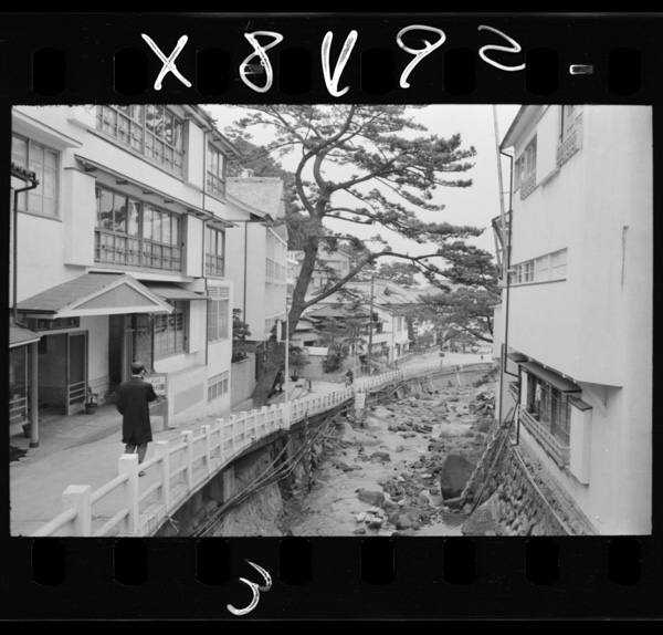 Atagawa.nigorikawanisottetachinarabuonsenryokan