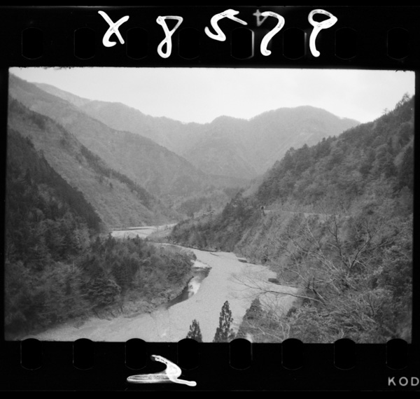 Fukaitaniaiwonagareruooigawajouryuu.senzufukin