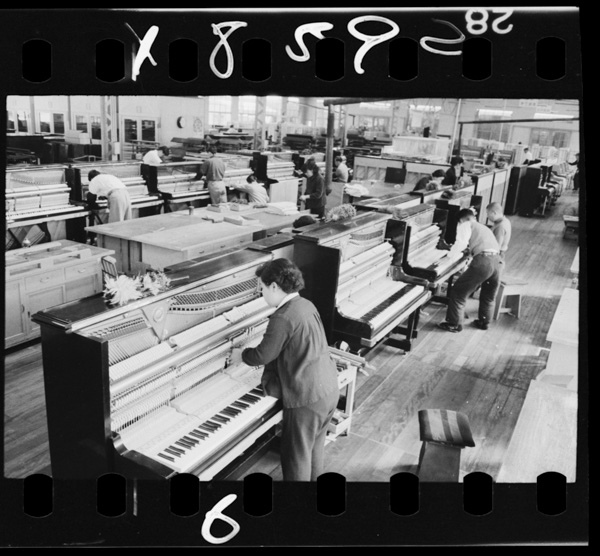 全国の9割を占めるピアノの大量生産.浜松市