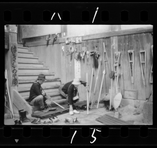 Shishinoreiganhaiyadanijinodaishidou.sonoiriguchiniha,kokomadekiteizarinonaottahenrogatsuewosonae,nounonaottahenrogakamiwokittedaishisamanioreiwomoushiageteiru