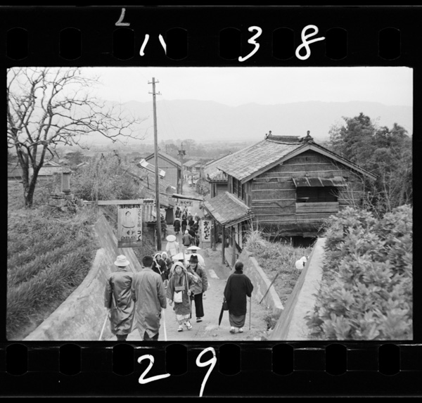 Daijuubanhakirihatayamanochuufuku,ishidannoue