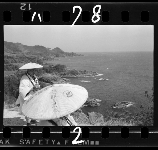 Ashizurimisaki.ushironidaihinoyama,maeniguzeinoumi,daishihakanzeonbosatsurishounoreichitoshi,sagatennoukaraha「fudarakutoumon」nochokugakuwouketa